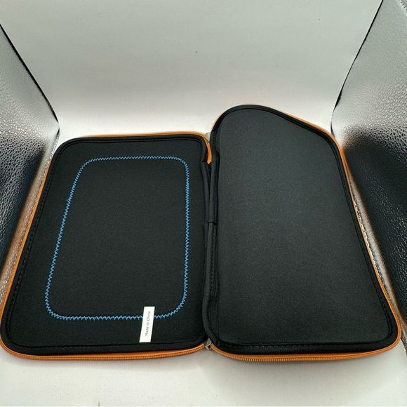 Ranipak NEW waterproof padded iPad case 10”x8” with handle - Picture 3 of 8